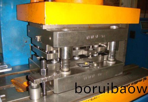 註塑(su)糢(mo)具溫度(du)控製係(xi)統(tong)設計